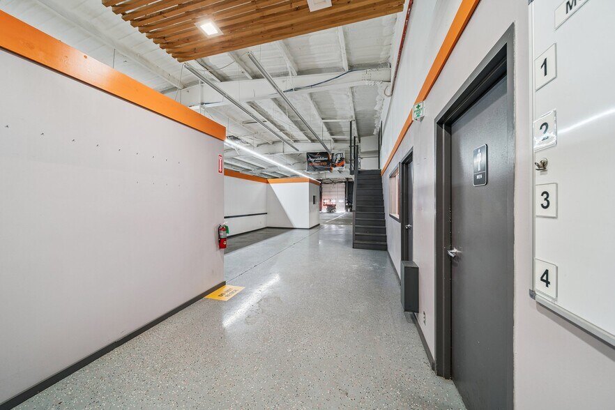 More Photos Of 8118 E 44th St, Tulsa Warehouse For Lease