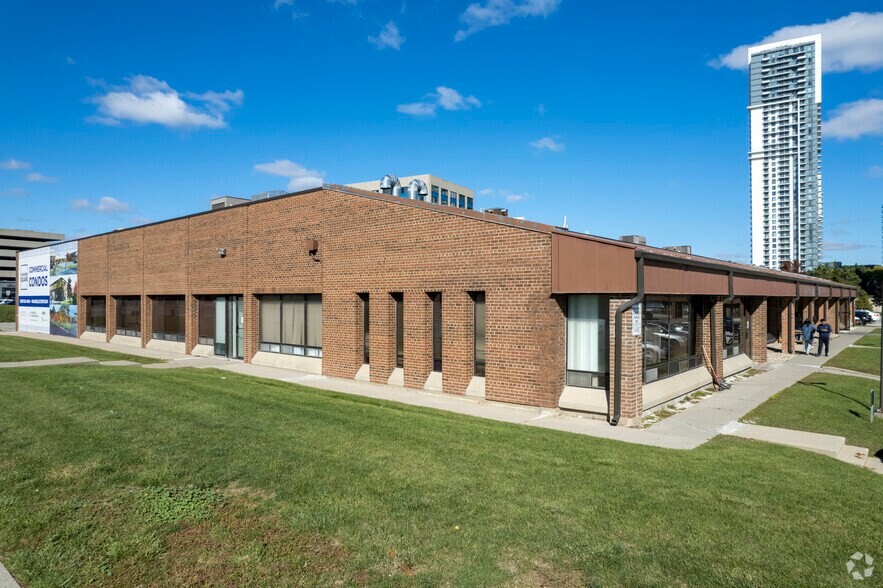 More Photos Of 288 Consumers Rd, Toronto Light Distribution For Sale