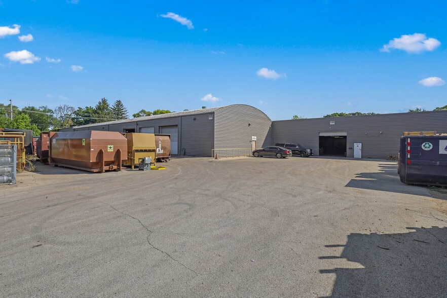 More Photos Of 85-125 Hankes Ave, Aurora Warehouse For Sale