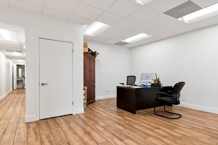 More Photos Of 2433 Gulf To Bay Blvd, Clearwater Storefront Retail Office For Lease