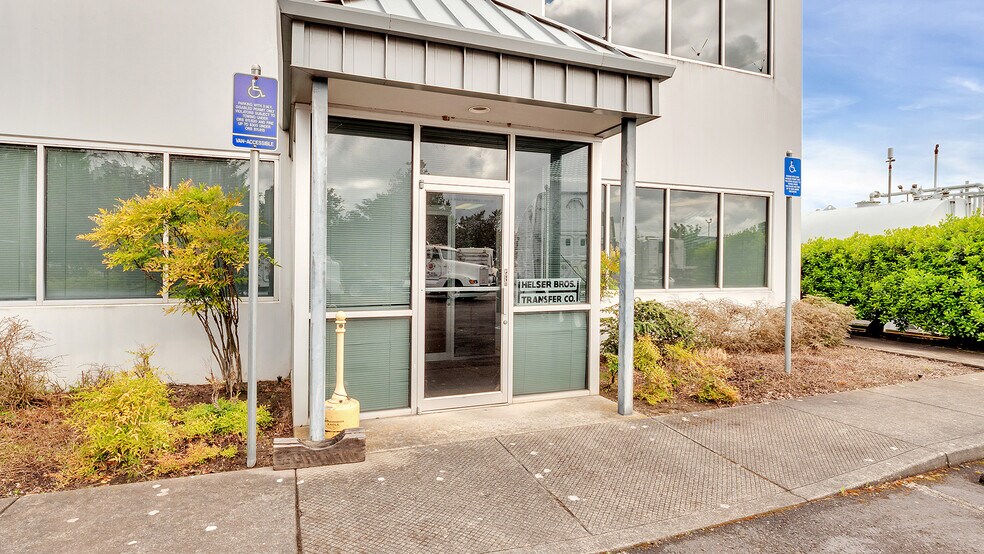 More Photos Of 7025 N Leadbetter Rd, Portland Service For Lease