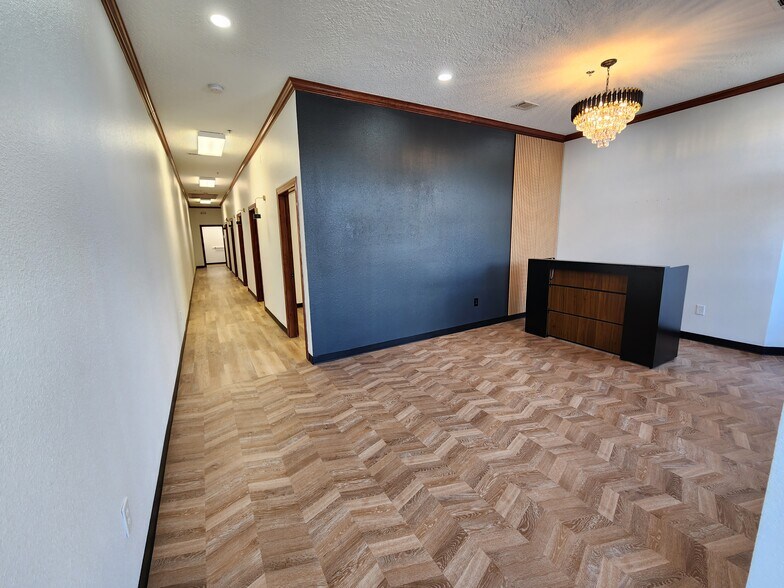 More Photos Of 111-121 E Edgewood Dr, Friendswood Medical For Lease