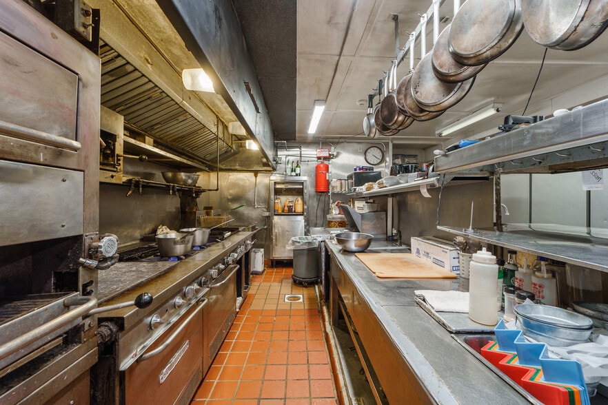 More Photos Of 33 County Road 60, Waverly Hotel For Sale