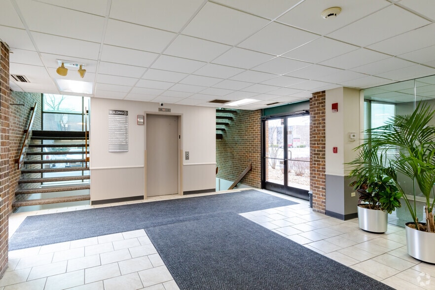 More Photos Of 799 Roosevelt Rd, Glen Ellyn Office For Lease