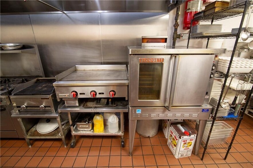 More Photos Of 371-373 Smith St, Providence Storefront For Sale