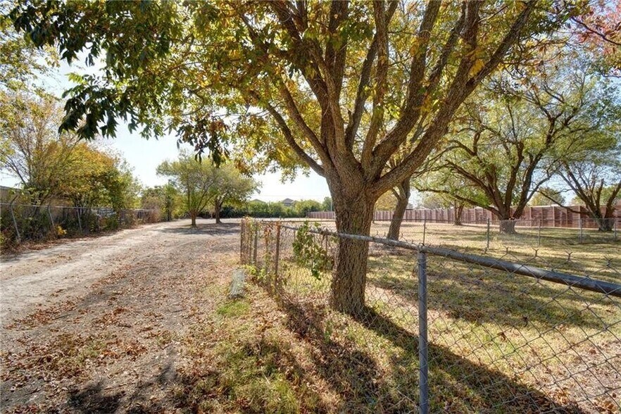 More Photos Of 3905 Prairie Ln, Austin Flex For Sale