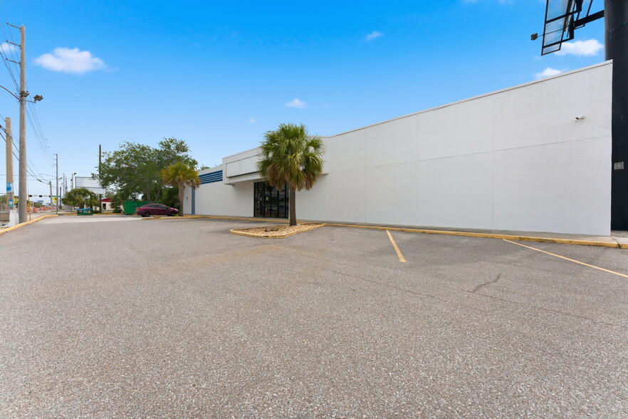 More Photos Of 4801 66th St N, Kenneth City General Retail For Sale
