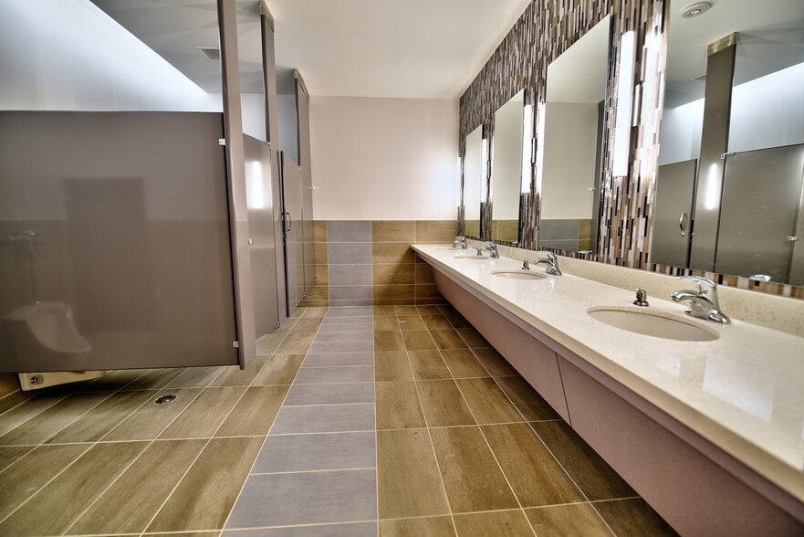 More Photos Of 2121 Midway Rd, Carrollton Office For Lease