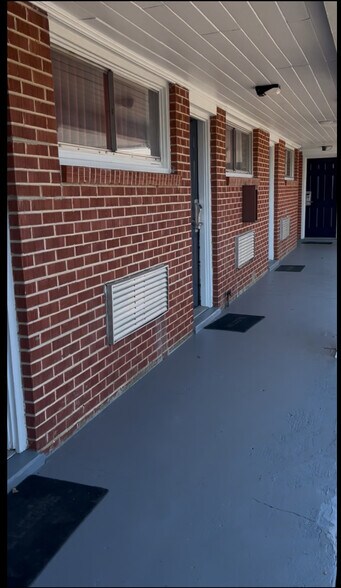 More Photos Of 1869 S Church Ave, Louisville Hotel For Sale