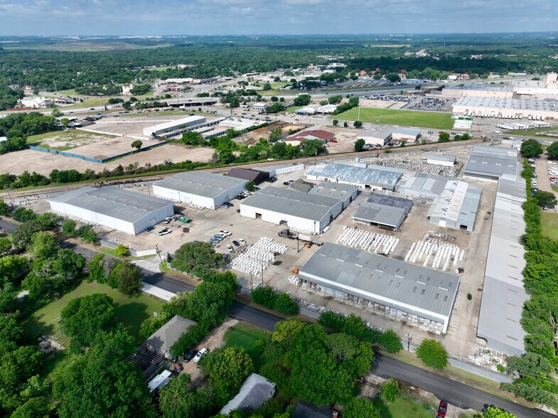 More Photos Of 301 Pleasant Dr, Dallas Warehouse For Lease