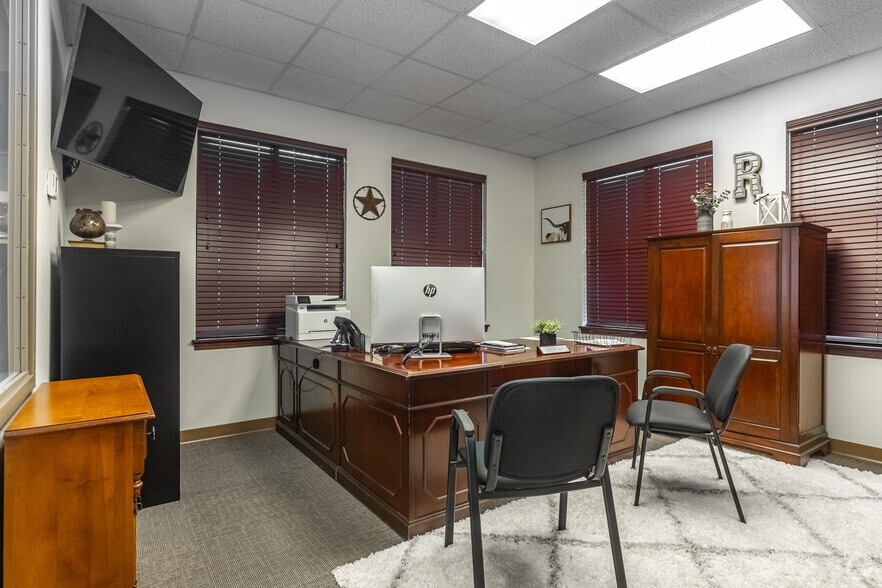 More Photos Of 851 W Harrison Rd, Longview Service For Lease