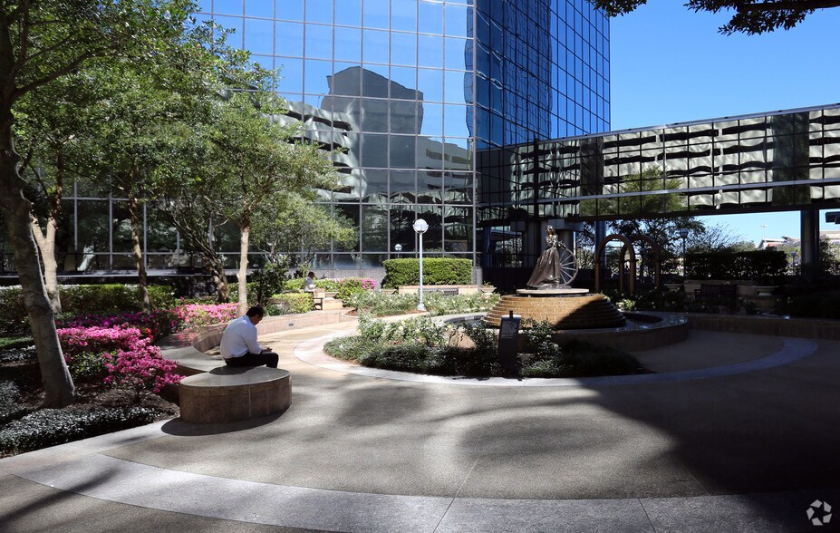 More Photos Of 840 Gessner Rd, Houston Office For Lease