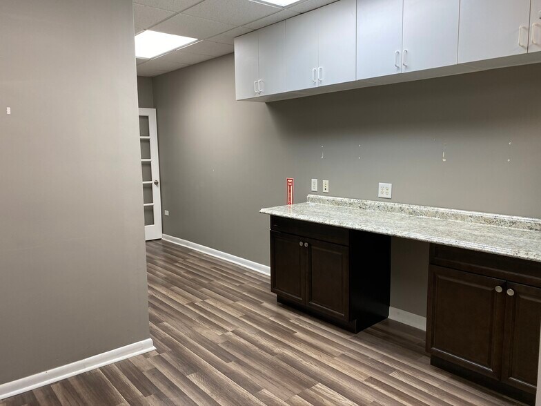 More Photos Of 38 SE Ocean Blvd, Stuart Storefront Retail Office For Lease