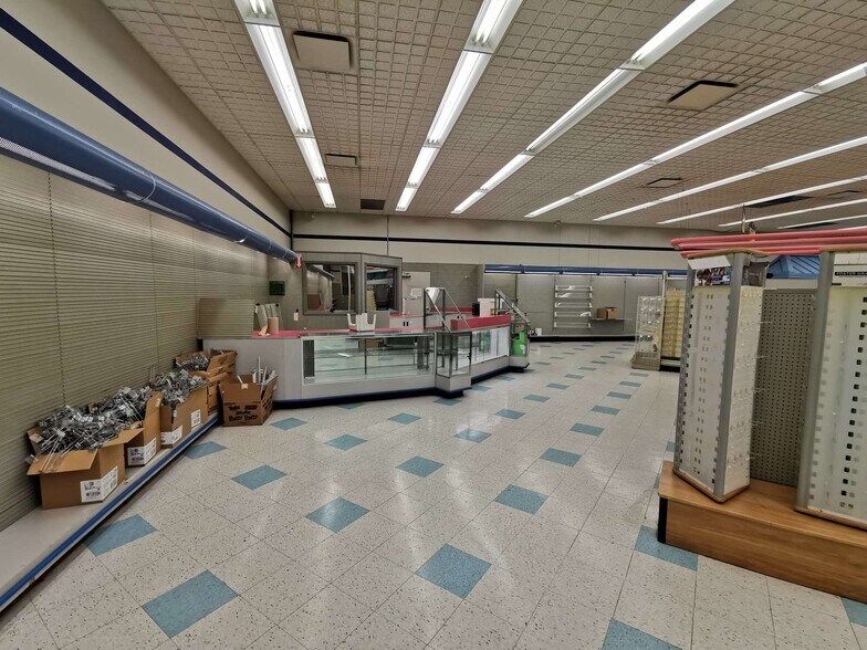 More Photos Of 1709 Liberty St, Erie Drugstore For Lease