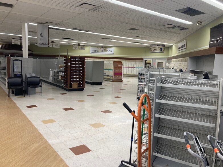 More Photos Of 214 Central Ave, Silver Creek Drugstore For Sale