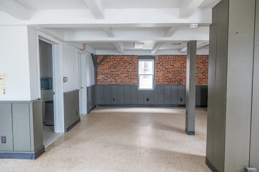 More Photos Of 30 E Main St, Webster Storefront Retail Residential For Lease