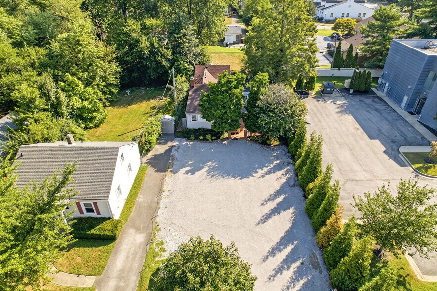 More Photos Of 409 Marquette Dr, Louisville Office For Sale