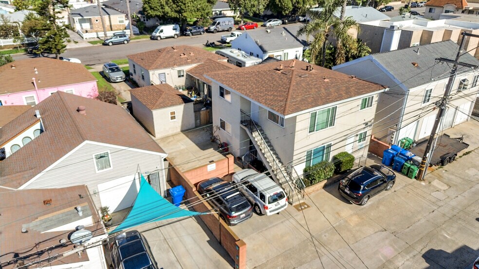More Photos Of 909 Chalcedony St, San Diego Multifamily For Sale