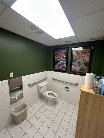 More Photos Of 864 W Jericho Tpke, Huntington Medical For Lease