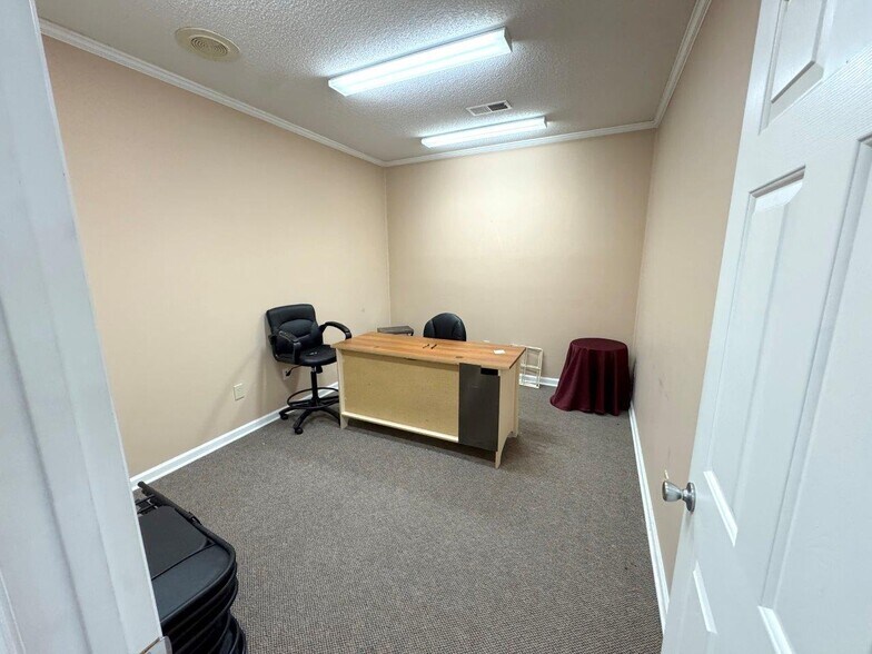 More Photos Of 1748 S Main St, Rocky Mount Office For Sale