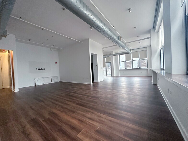 More Photos Of 824 W Superior St, Chicago Office Residential For Sale