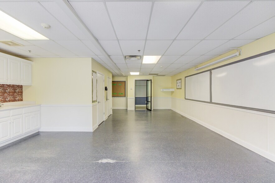 More Photos Of 495 Harbins Rd, Dacula Daycare Center For Sale