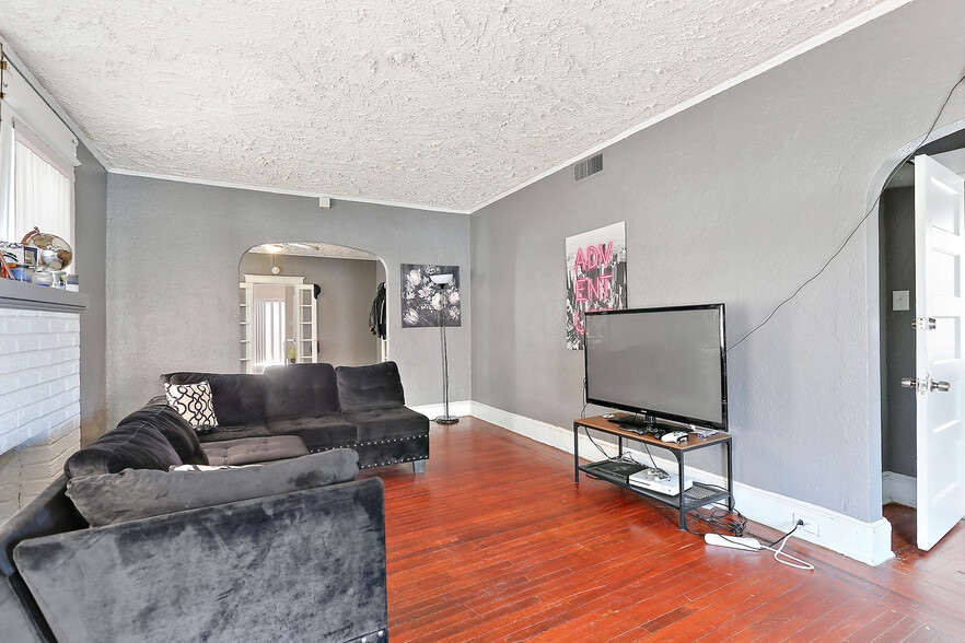 More Photos Of 2519 Liberty Heights Ave, Baltimore Apartments For Sale