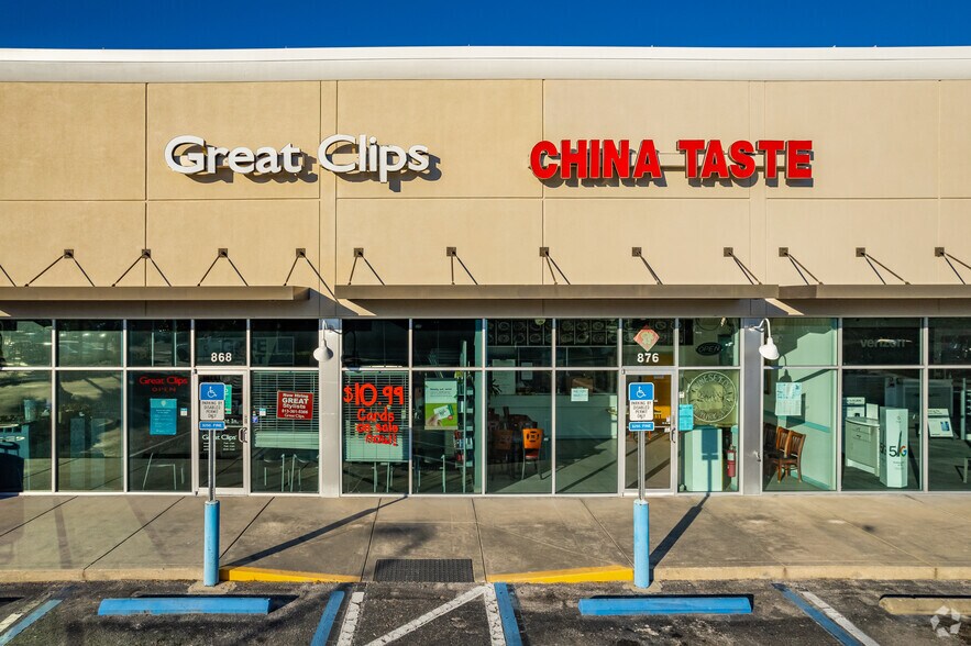 More Photos Of 852-884 E Tarpon Ave, Tarpon Springs General Retail For Lease