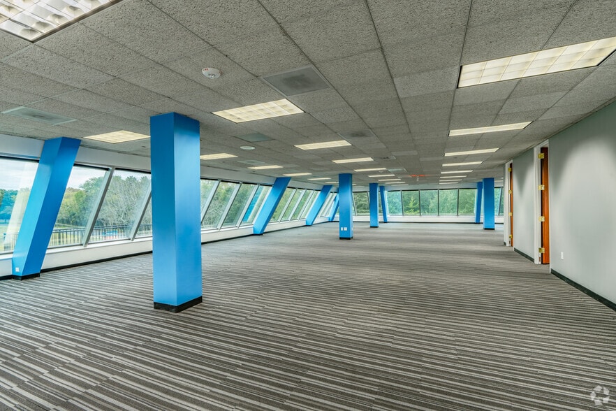 More Photos Of 9140 Arrowpoint Blvd, Charlotte Office For Lease