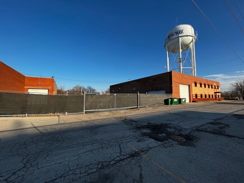 More Photos Of 1540 Hannah Ave, Forest Park Light Distribution For Sale