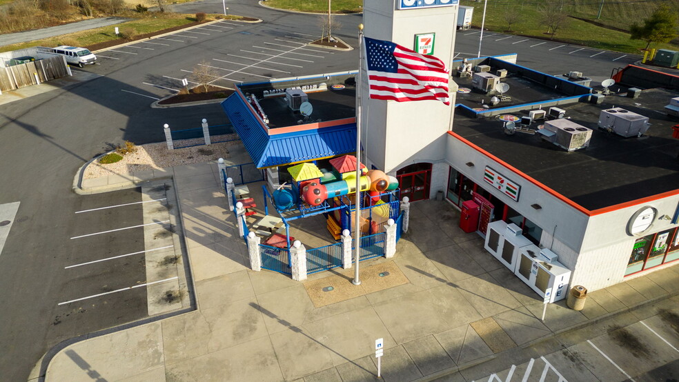 More Photos Of 10937 N Valley Pike, Broadway Restaurant For Lease