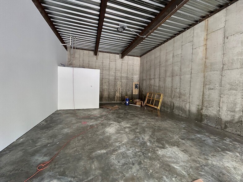 More Photos Of 199 Pickett District Rd, New Milford Warehouse For Lease