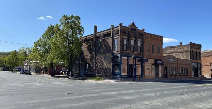 Primary Photo Of 329 N Riverfront Dr, Mankato Storefront Retail Residential For Sale