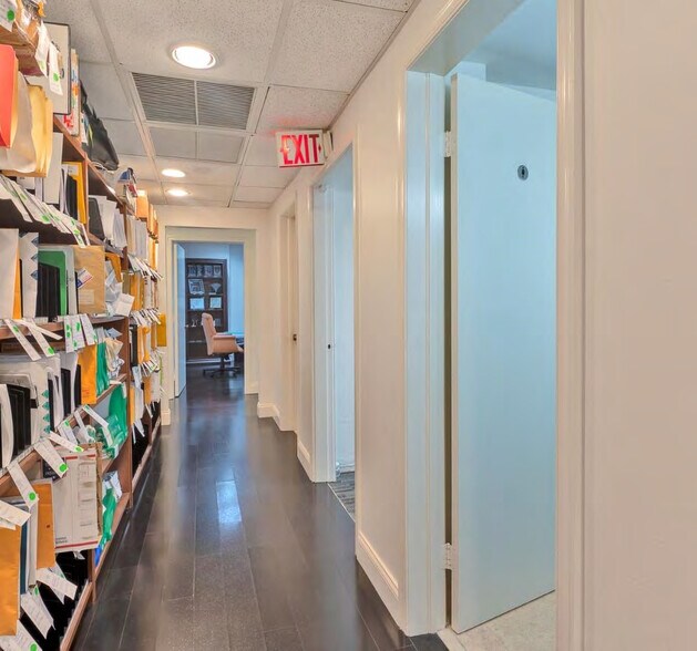 More Photos Of 4627 Ponce de Leon Blvd, Coral Gables Office For Lease