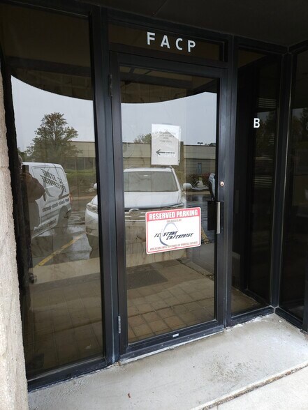 More Photos Of 825 W 75th St, Willowbrook Light Manufacturing For Lease