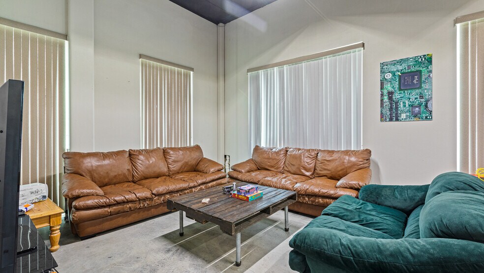 More Photos Of 1945 W 9th St, Upland Loft Creative Space For Lease