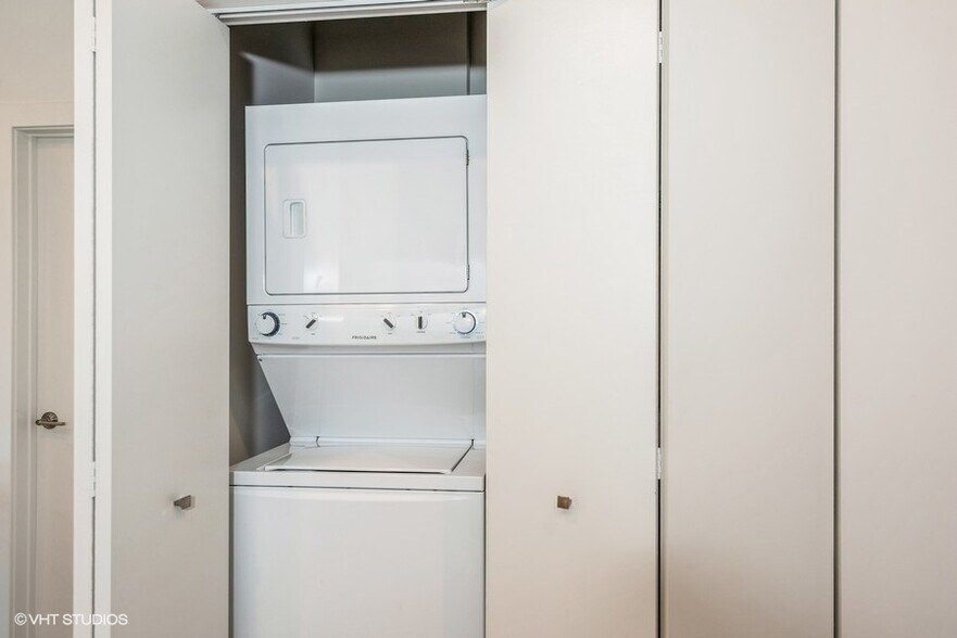 More Photos Of 847 N Larrabee St, Chicago Apartments For Sale