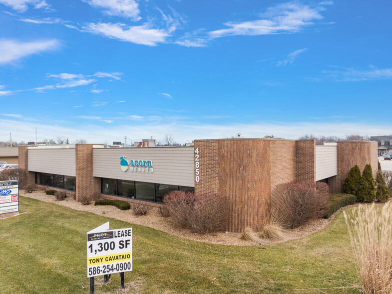 Primary Photo Of 42850 Garfield Rd, Clinton Township Medical For Lease