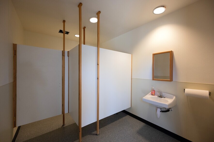 More Photos Of 93696 Highway 70, Chilcoot Warehouse For Lease