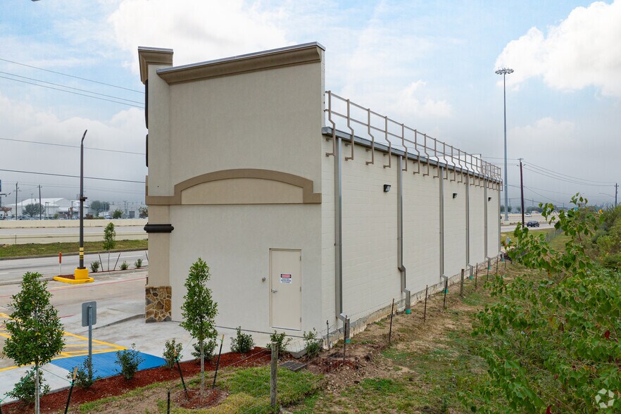 More Photos Of 18177 Gulf Fwy, Webster Office For Lease