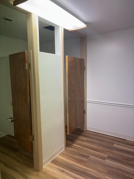 More Photos Of 316 E Market St, Leesburg Office For Sale