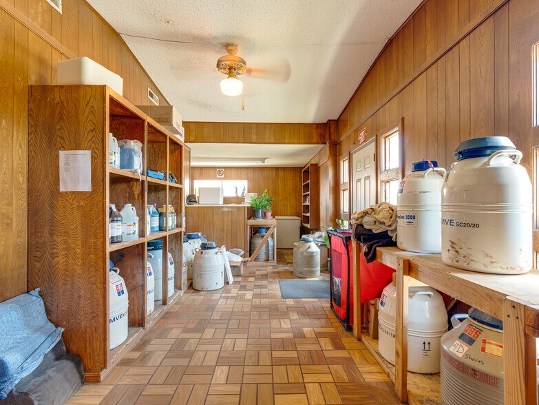 More Photos Of 1853 S Broadway St, Coalgate Flex For Sale