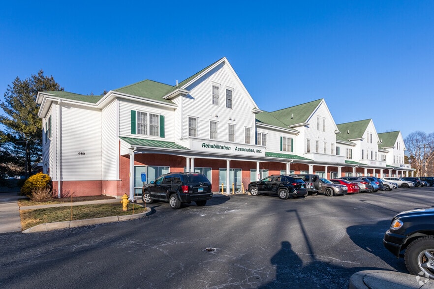 More Photos Of 670-680 Boston Post Rd, Milford Apartments For Lease
