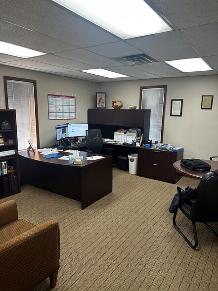 More Photos Of 400-460 Fame Rd, Dayton Light Distribution For Lease