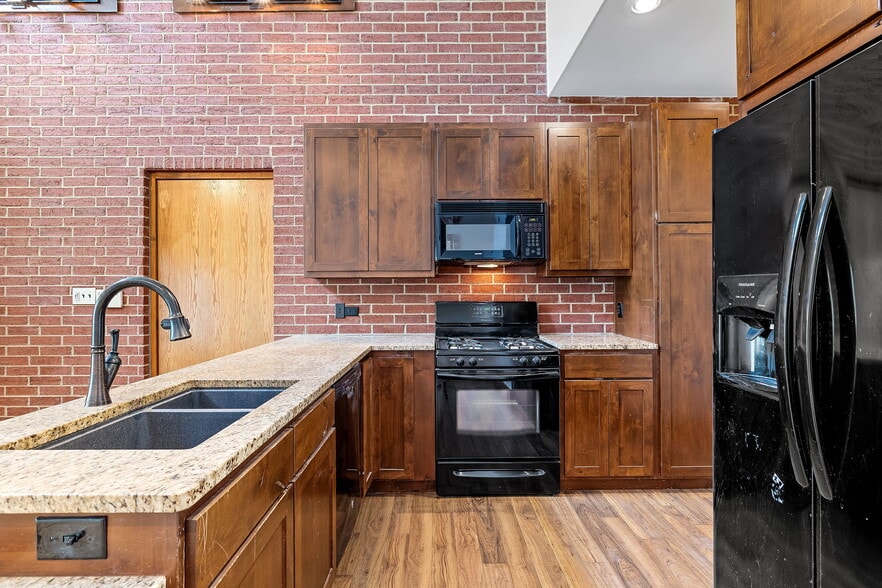 More Photos Of 1515 E Belt Line Rd, Carrollton Office Residential For Sale