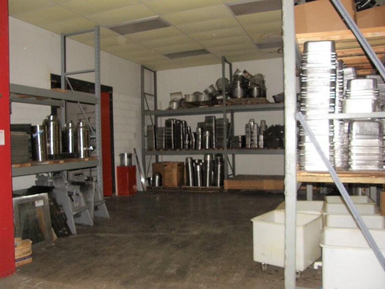 More Photos Of 2112 Industrial Dr, Niles Manufacturing For Sale