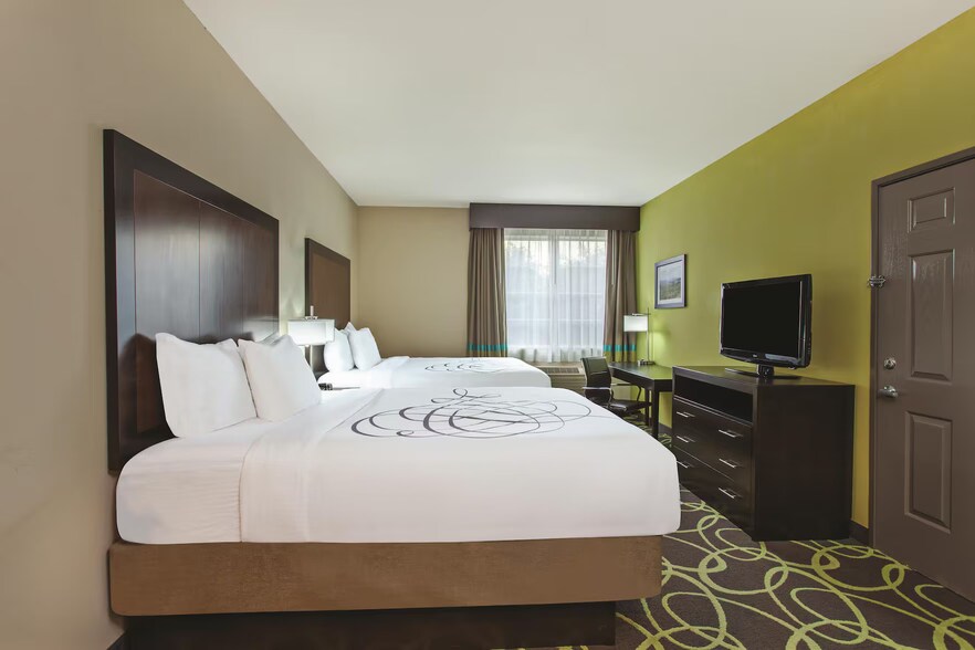 More Photos Of 20 W Pacheco Blvd, Los Banos Hotel For Sale