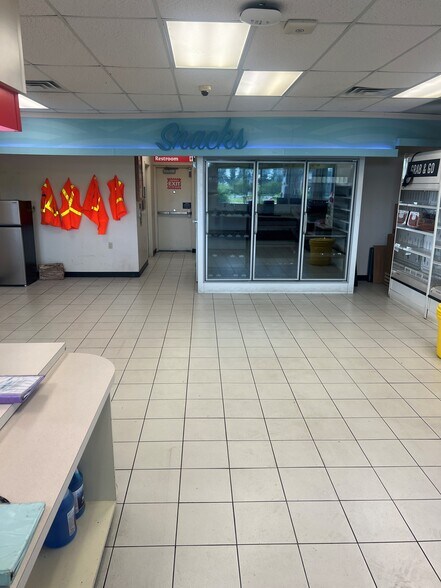 More Photos Of 300 Centerville Rd, Lancaster Carwash For Lease