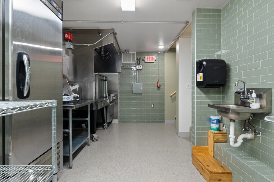 More Photos Of 915 S Clinton St, Stockbridge Restaurant For Sale