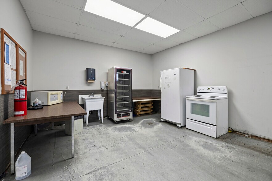 More Photos Of 805 Boul Alphonse-Deshaies, Bécancour Industrial For Sale